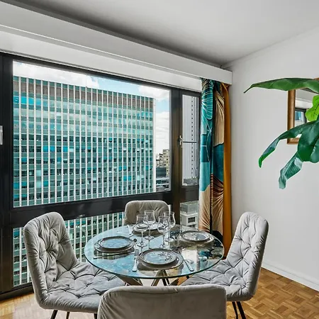 Montparnasse Panoramic View, 3 Beds, Metro 4, 6, 12, 13 * Parijs